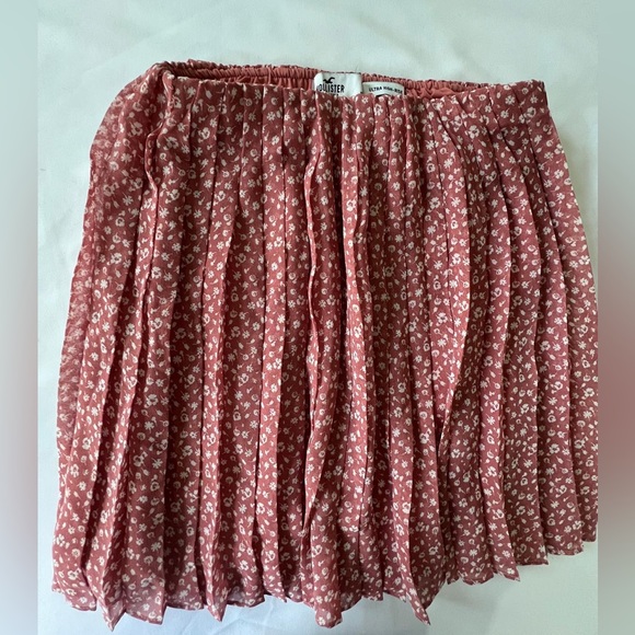 Hollister Dresses & Skirts - Hollister Rose Pink Floral Pleated Skirt